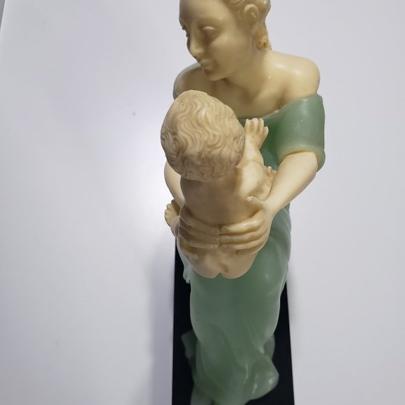 Beautiful Statuette of Mother and Child. Perfect for any decor. - Picture 2 of 6